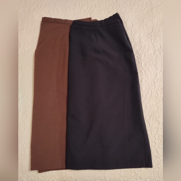Dresses & Skirts - 2 size 20 shirts for 15$